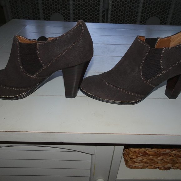 Sofft 8.5M Chocolate Brown Suede Short Ankle Boot - Picture 5 of 6